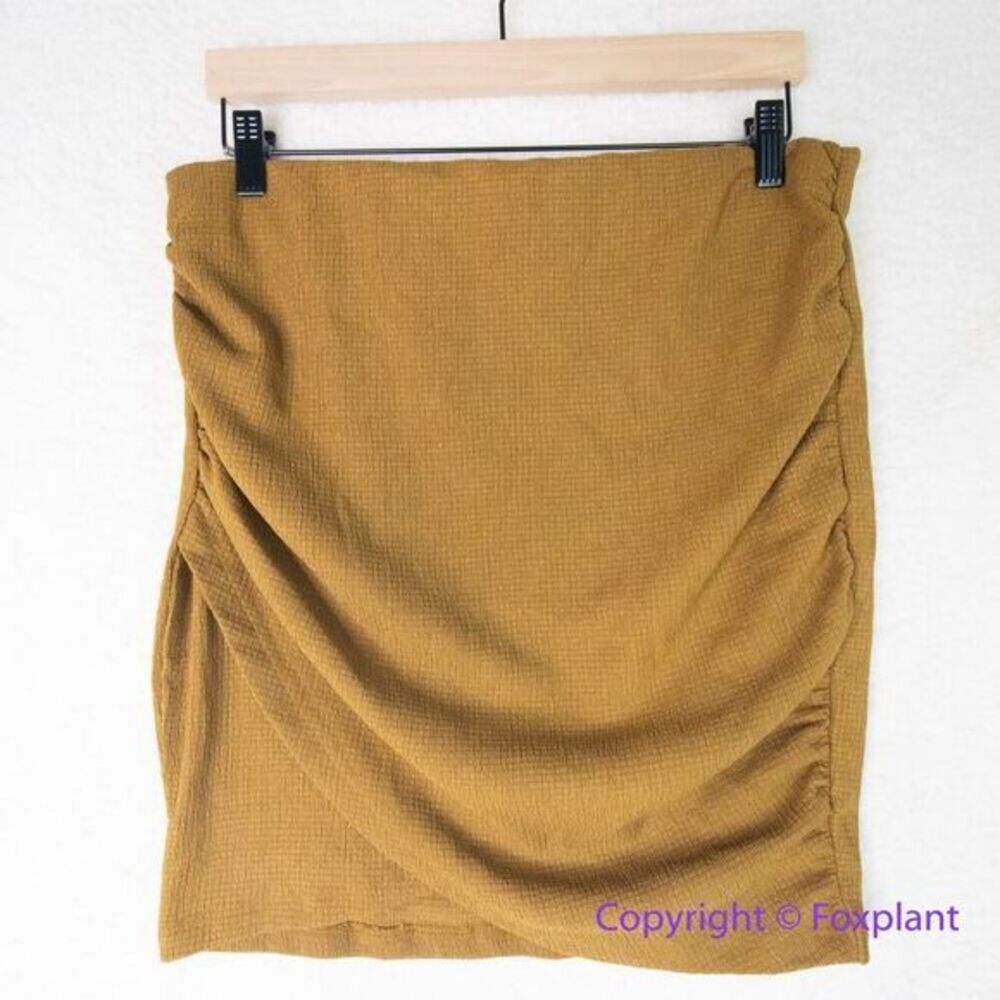 New! Free People Ruched Mini Skirt textured, size‎ L